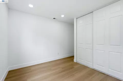 Bedroom - 2 Knoll Ct, Hercules, CA 94547 photo 10 of 11