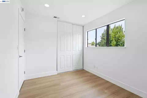 Bedroom - 2 Knoll Ct, Hercules, CA 94547 photo 6 of 11