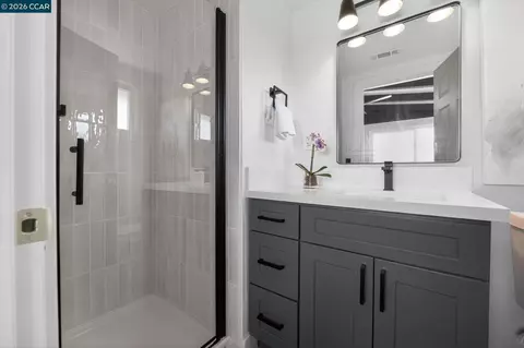 Bath - 27891 Ormond Ave, Hayward, CA 94544 photo 1 of 3