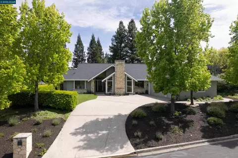 7 Crockett Dr, Moraga, CA 94556