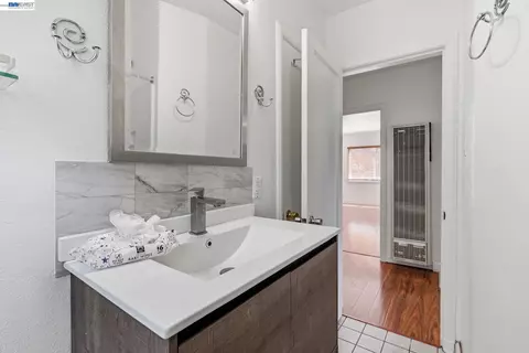 Bath - 519 Annette Ave, Vallejo, CA 94591 photo 2 of 2