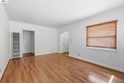Living - 519 Annette Ave, Vallejo, CA 94591 photo 3 of 5
