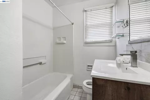Bath - 519 Annette Ave, Vallejo, CA 94591 photo 1 of 2