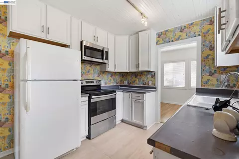 Kitchen - 519 Annette Ave, Vallejo, CA 94591 photo 3 of 4