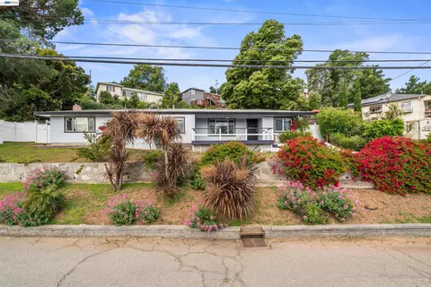 8019 Sterling Dr, Oakland, CA 94605