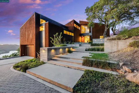 240 Tappan Ln, Orinda, CA 94563