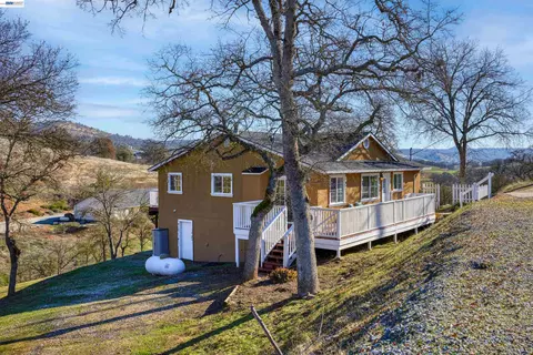 1152 Acorn St, Copperopolis, CA 95228