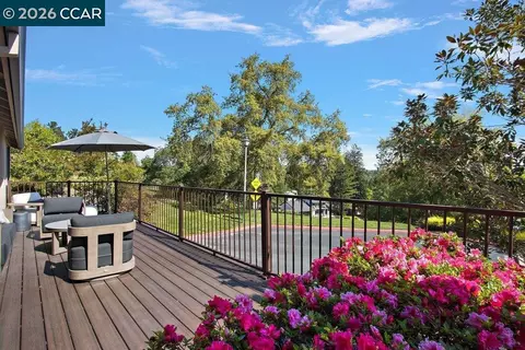 39 Sea Pines St, Moraga, CA 94556