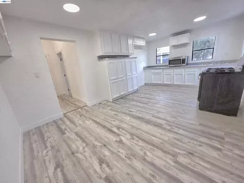 Entry Way - 220 E Lodi Ave, Lodi, CA 95240 photo 1 of 3
