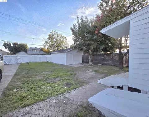 Exterior - 220 E Lodi Ave, Lodi, CA 95240 photo 4 of 4