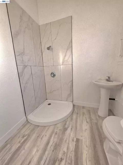 Bath - 220 E Lodi Ave, Lodi, CA 95240 photo 2 of 2