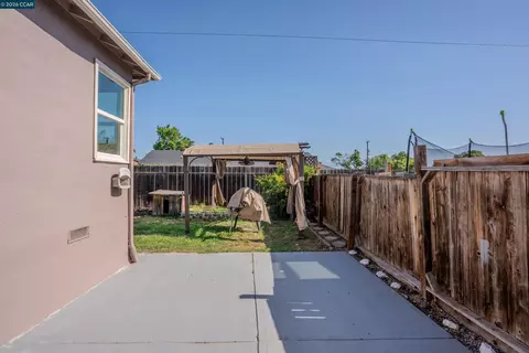 Exterior - 52 Bell Dr, Pittsburg, CA 94565 photo 3 of 5
