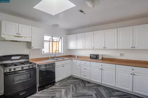 Kitchen - 52 Bell Dr, Pittsburg, CA 94565 photo 2 of 2