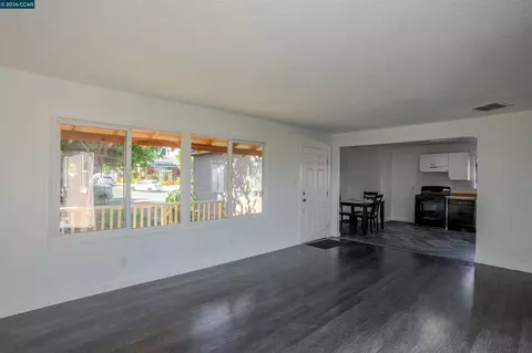 Living - 52 Bell Dr, Pittsburg, CA 94565 photo 3 of 4