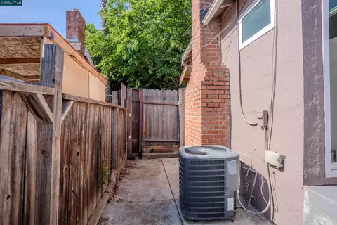 Exterior - 52 Bell Dr, Pittsburg, CA 94565 photo 4 of 5