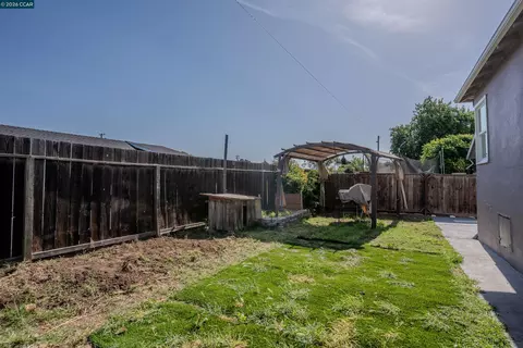 Exterior - 52 Bell Dr, Pittsburg, CA 94565 photo 5 of 5