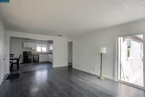 Living - 52 Bell Dr, Pittsburg, CA 94565 photo 4 of 4