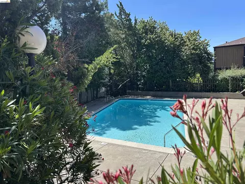 16363 Saratoga St #202E, San Leandro, CA 94578