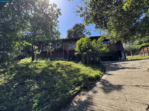 3357 Ridge Rd, Lafayette, CA 94549