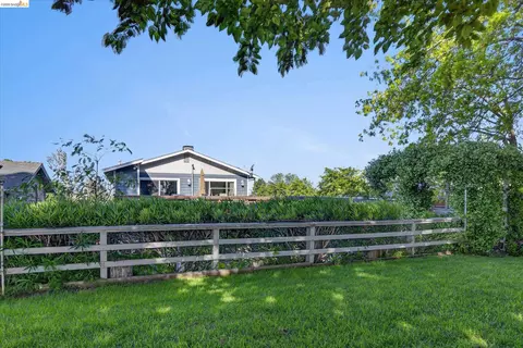 Exterior - 5014 Sandmound Blvd, Oakley, CA 94561 photo 6 of 14