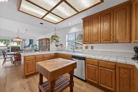 Kitchen - 5014 Sandmound Blvd, Oakley, CA 94561 photo 2 of 2