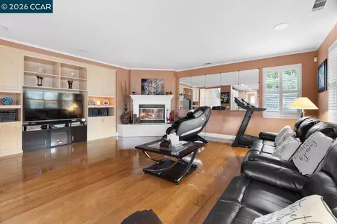 Living - 995 Rosehedge Ct, Concord, CA 94521 photo 6 of 7
