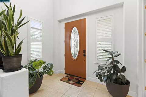Entry Way - 995 Rosehedge Ct, Concord, CA 94521 photo 2 of 9