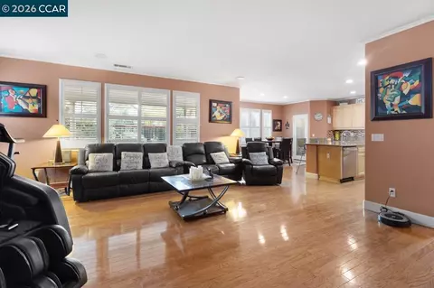 Living - 995 Rosehedge Ct, Concord, CA 94521 photo 3 of 7
