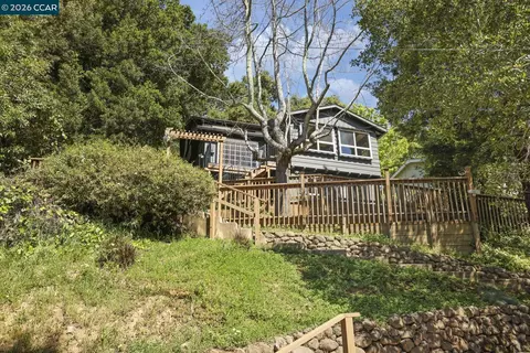 5716 Merriewood Dr, Oakland, CA 94611