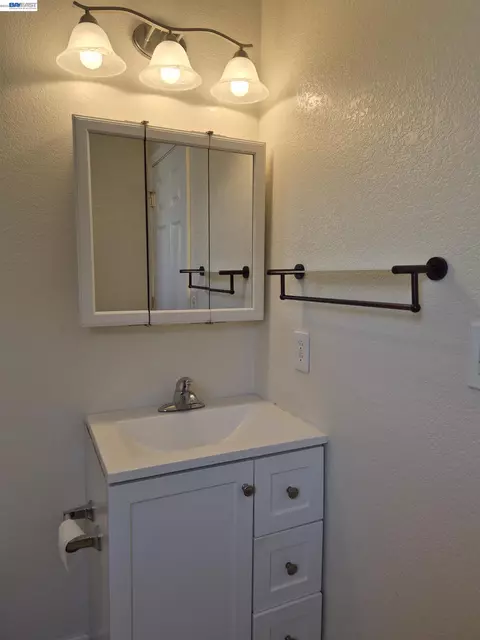 Bath - 20980 Birch #C, Hayward, CA 94541 photo 1 of 3