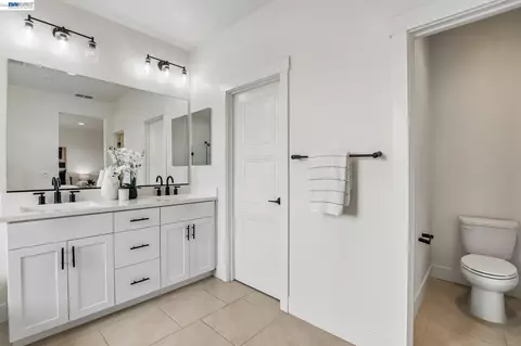 Bath - 2657 Lockborne Ct, Lathrop, CA 95330 photo 5 of 6