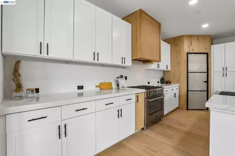Kitchen - 2657 Lockborne Ct, Lathrop, CA 95330 photo 5 of 7