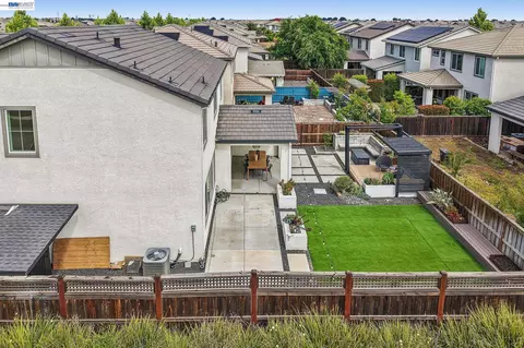 Exterior - 2657 Lockborne Ct, Lathrop, CA 95330 photo 13 of 18