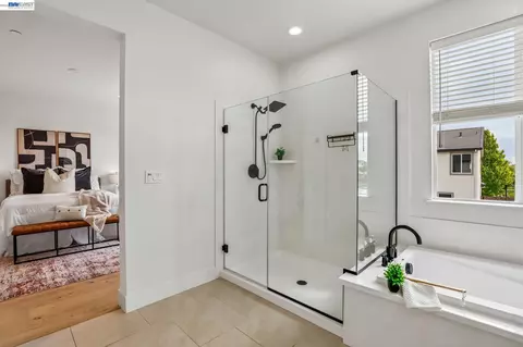 Bath - 2657 Lockborne Ct, Lathrop, CA 95330 photo 4 of 6