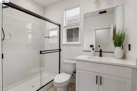 Bath - 2657 Lockborne Ct, Lathrop, CA 95330 photo 1 of 6