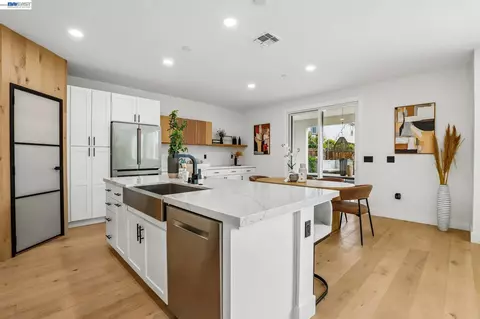 Kitchen - 2657 Lockborne Ct, Lathrop, CA 95330 photo 4 of 7