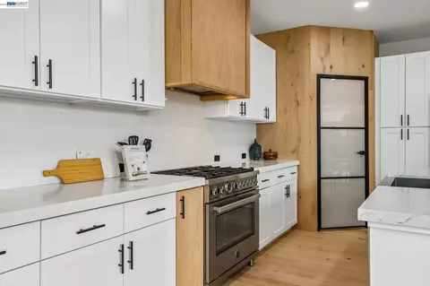 Kitchen - 2657 Lockborne Ct, Lathrop, CA 95330 photo 6 of 7