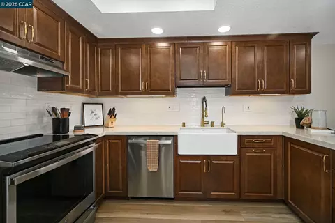327 Sycamore Hill Ct, Danville, CA 94526