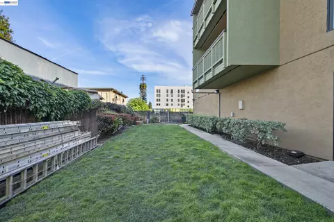 Exterior - 16006 E 14th St #218, Ashland, CA 94578 photo 2 of 4