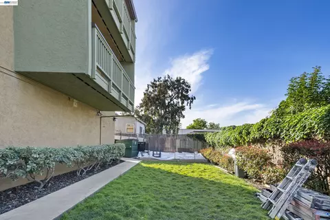 Exterior - 16006 E 14th St #218, Ashland, CA 94578 photo 3 of 4