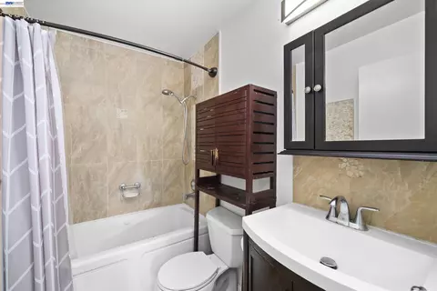 Bath - 16006 E 14th St #218, Ashland, CA 94578 photo 1 of 1
