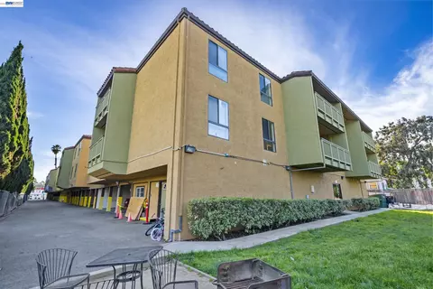 Exterior - 16006 E 14th St #218, Ashland, CA 94578 photo 4 of 4