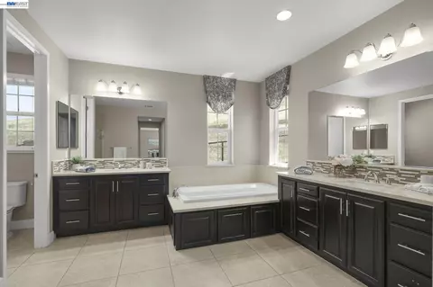 Bath - 4951 Campanille Ct, Dublin, CA 94568 photo 3 of 5
