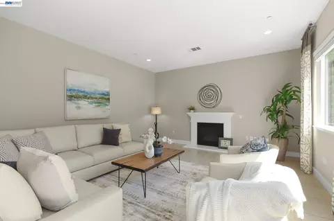 Living - 4951 Campanille Ct, Dublin, CA 94568 photo 2 of 3