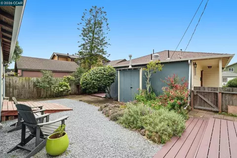 Exterior - 136 Pacific Ave, Pacifica, CA 94044 photo 4 of 8