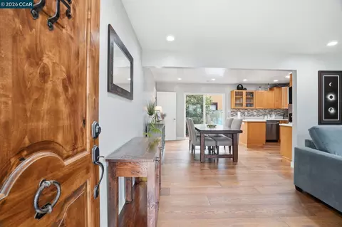 Entry Way - 136 Pacific Ave, Pacifica, CA 94044 photo 1 of 1