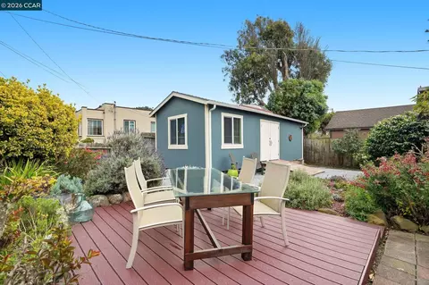 Exterior - 136 Pacific Ave, Pacifica, CA 94044 photo 6 of 8