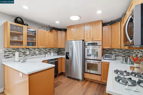 Kitchen - 136 Pacific Ave, Pacifica, CA 94044 photo 4 of 6