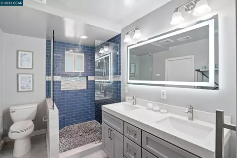 Bath - 136 Pacific Ave, Pacifica, CA 94044 photo 2 of 2