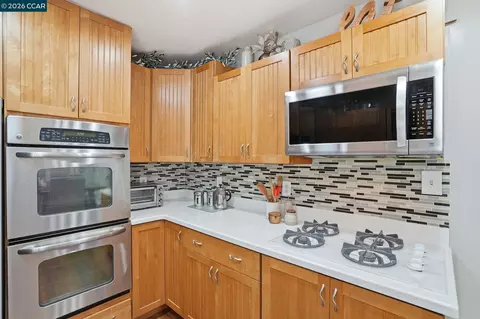 Kitchen - 136 Pacific Ave, Pacifica, CA 94044 photo 2 of 6